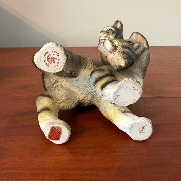 Vintage Lefton Cat Figurine – Mama Cat Carrying Kitten – Hand Painted – 5” Tall - Picture 6 of 9